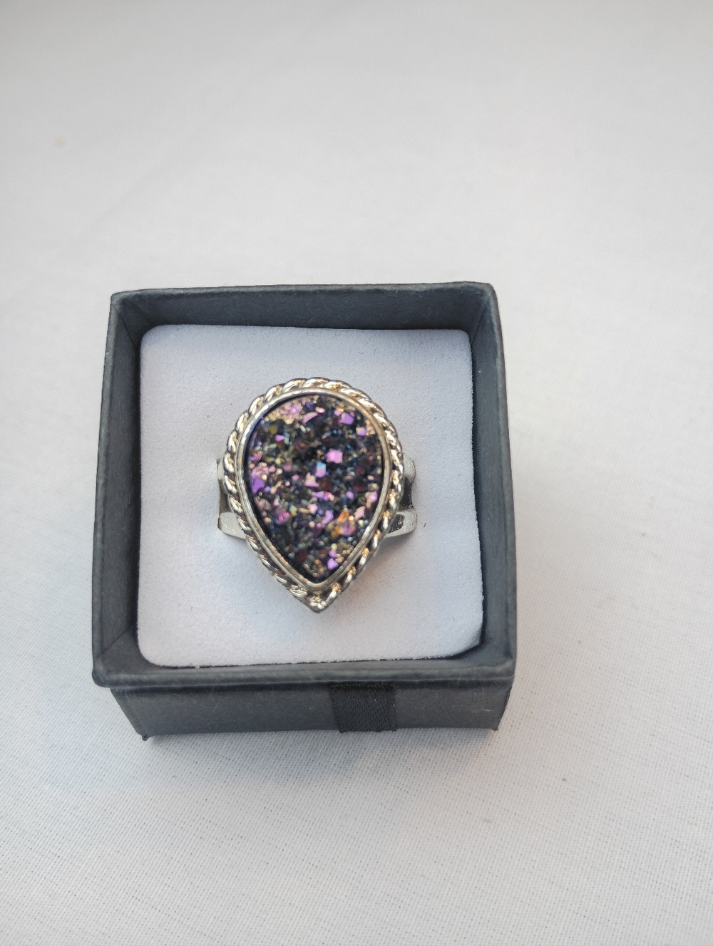 #583 NWOT  Silver Teardrop Druzy Ring